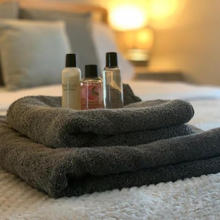 Modern Cosy Warm Home With Free Parking チェルムスフォード エクステリア 写真