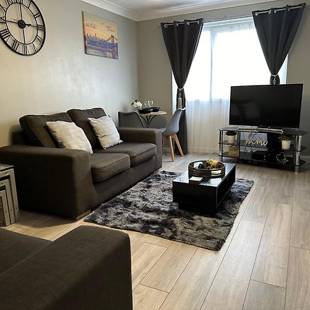 Modern Cosy Warm Home With Free Parking チェルムスフォード エクステリア 写真