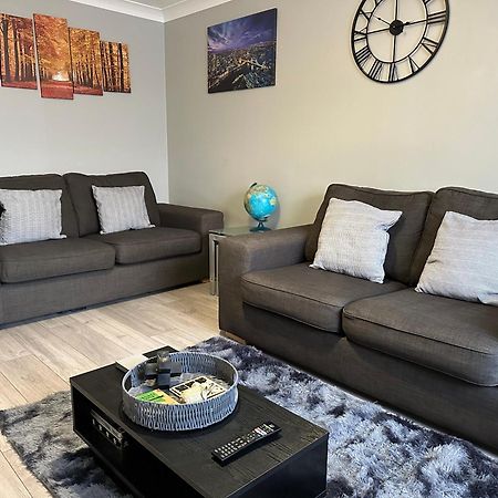 Modern Cosy Warm Home With Free Parking チェルムスフォード エクステリア 写真