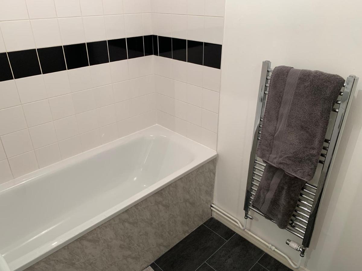 Modern Cosy Warm Home With Free Parking チェルムスフォード エクステリア 写真