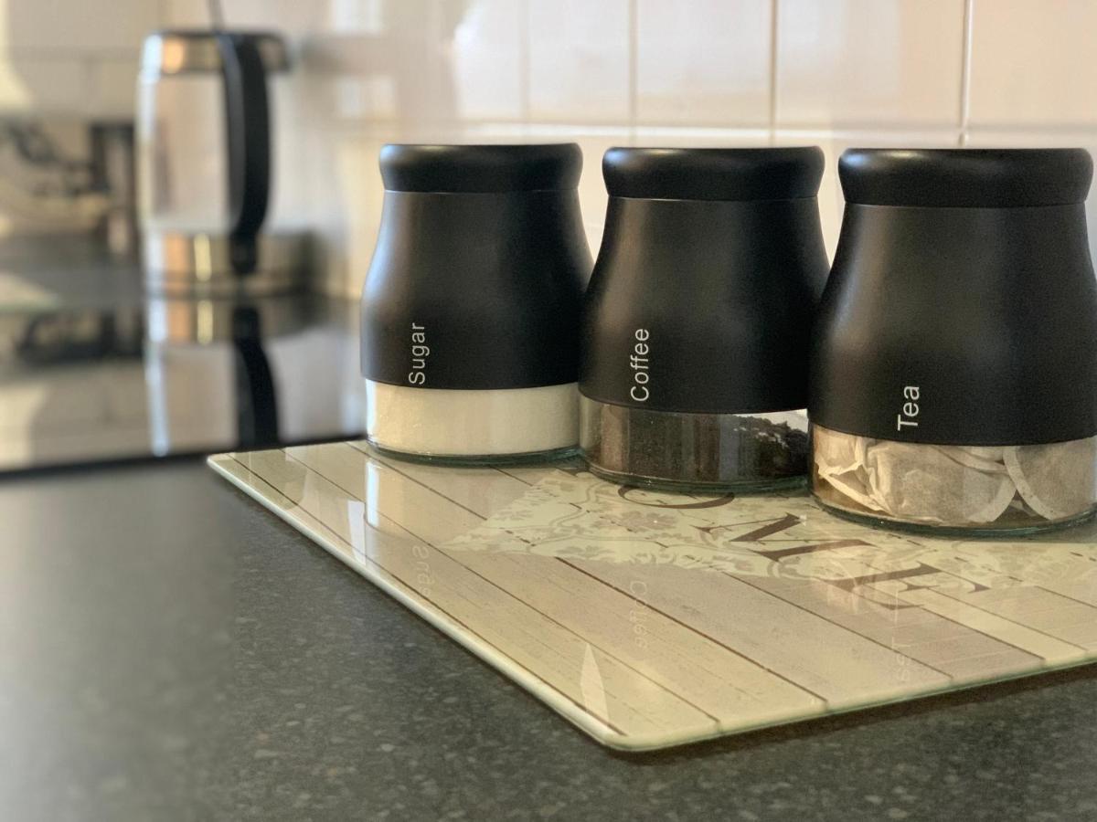 Modern Cosy Warm Home With Free Parking チェルムスフォード エクステリア 写真