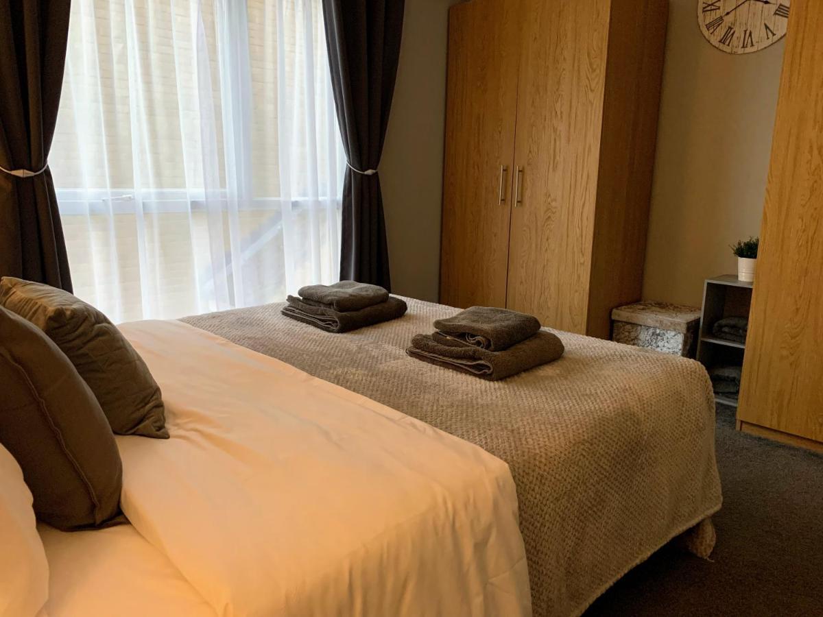 Modern Cosy Warm Home With Free Parking チェルムスフォード エクステリア 写真